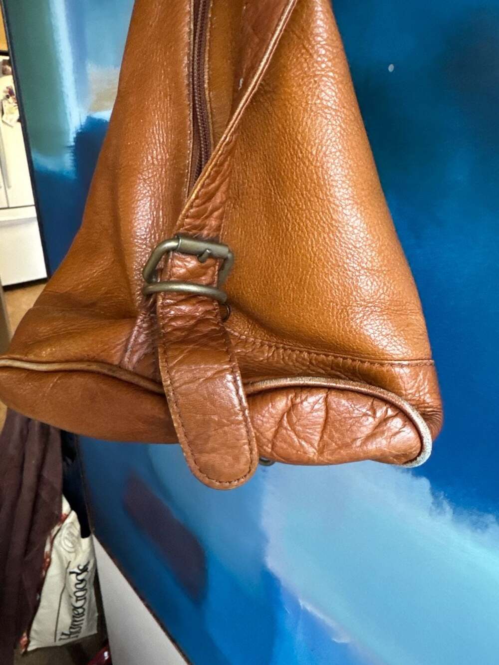The Walking Co. Brown Pebbled Leather Teardrop Sling Bag Backpack Made in Colomb - Picture 7 of 10